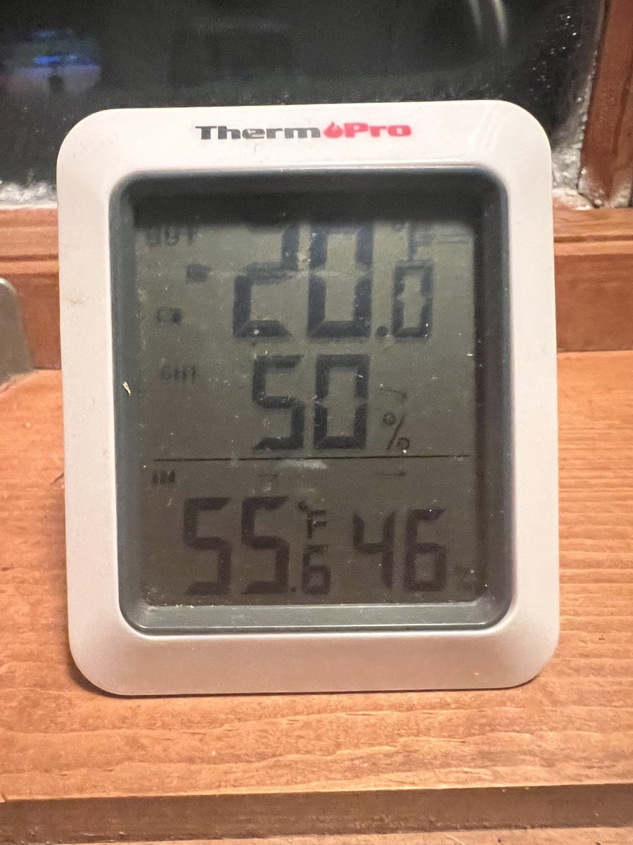 NorthernMNChief's tweet photo. 20 below…Ol’ Lou’s paw’s don’t last long in the cold…He gettin old… https://t.co/xmQRCrrzdy