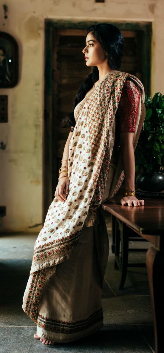 अगाध तन्हाईयां आगोश में भर लेती हैं मुझे 
जब तुम मेरे क़रीब नहीं होते हो..!❣️
#संजू