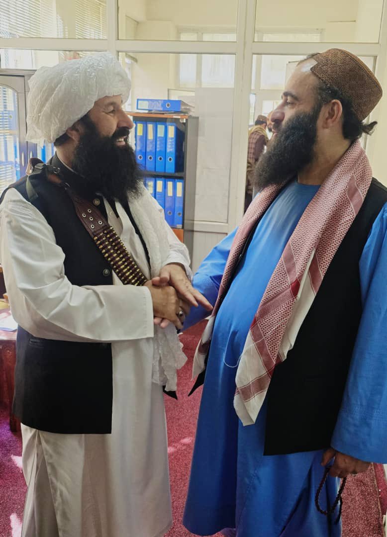 K1Walid's tweet photo. شهادت حاجی صاحب برایم بسیار گران تمام شد
او مردی بزرگ بود نمی‌توانم در چند کلمه کوتاه او را توصیف کنم باید در باره او کتاب‌ها نوشته شود
جهادش در برابر روس و بعدا امریکا او را به مجاهد و رهبر بزرگ مبدل کرد.
او غازی بود؛‌ مجاهد بود و در آخر حالا شهید است.
او کامیاب شد، اما راه ما.. https://t.co/lmbve1Uqdp