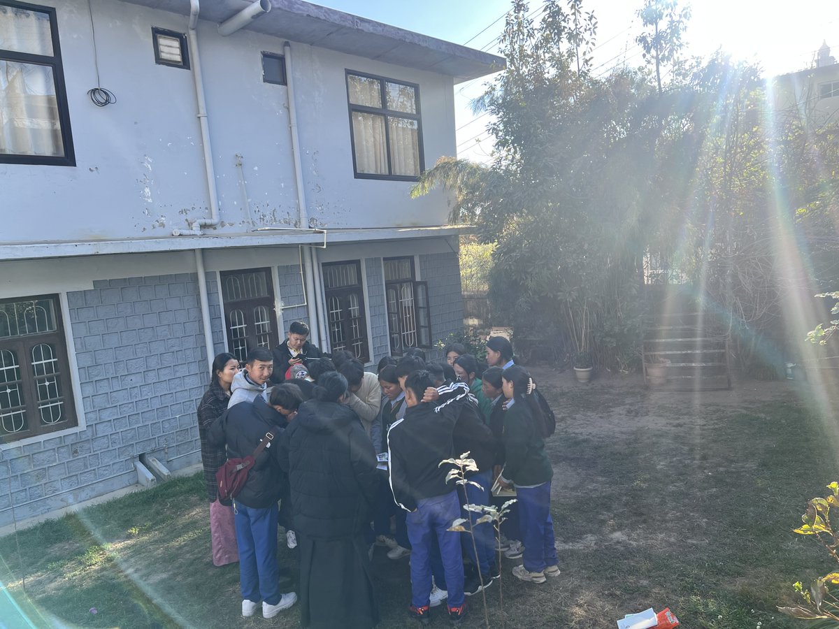 ལྷ་སྤྱི་ཚོགས་ཞུབས་ཞུ་དང་ཤེས་ཡོན་ལྟེ་གནས་ཁང་གི་ཤེས་ཡོན་སྐོར་བསྐྱོད་ཀྱི་ཆ་ཤས་སུ་ལ་དྭགས་བོད་ཁྱིམ་སློབ་གྲྭའི་འཛིན་རིམ་དགུ་བ་དང་བཅུ་བའི་སློབ་ཕྲུག་ ༢༠ ང་ཚོའི་ལས་ཁུངས་སུ་གཟིགས་སྐོར་ལ་ཕེབས།
 20 students of TCV Ladakh visited our office as a part of an educational tour organised by Lha