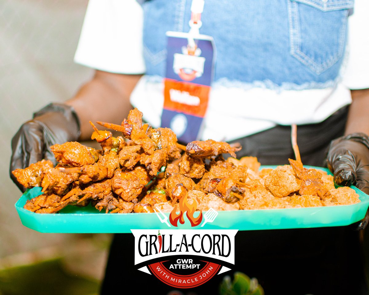 arewaafoodqueen's tweet photo. Do you know that the world's largest barbecue was over 13,000 pounds and was cooked for 12 hours straight?

#GrillACord #GrillingwithMiracle #Sarautaarewamina #GuinnessWorldRecord #LongestbarbecueMarathon #Kaduna #maisuya #RecordBreaker #Foodgirl #Nigeria https://t.co/yEHcRi13rd