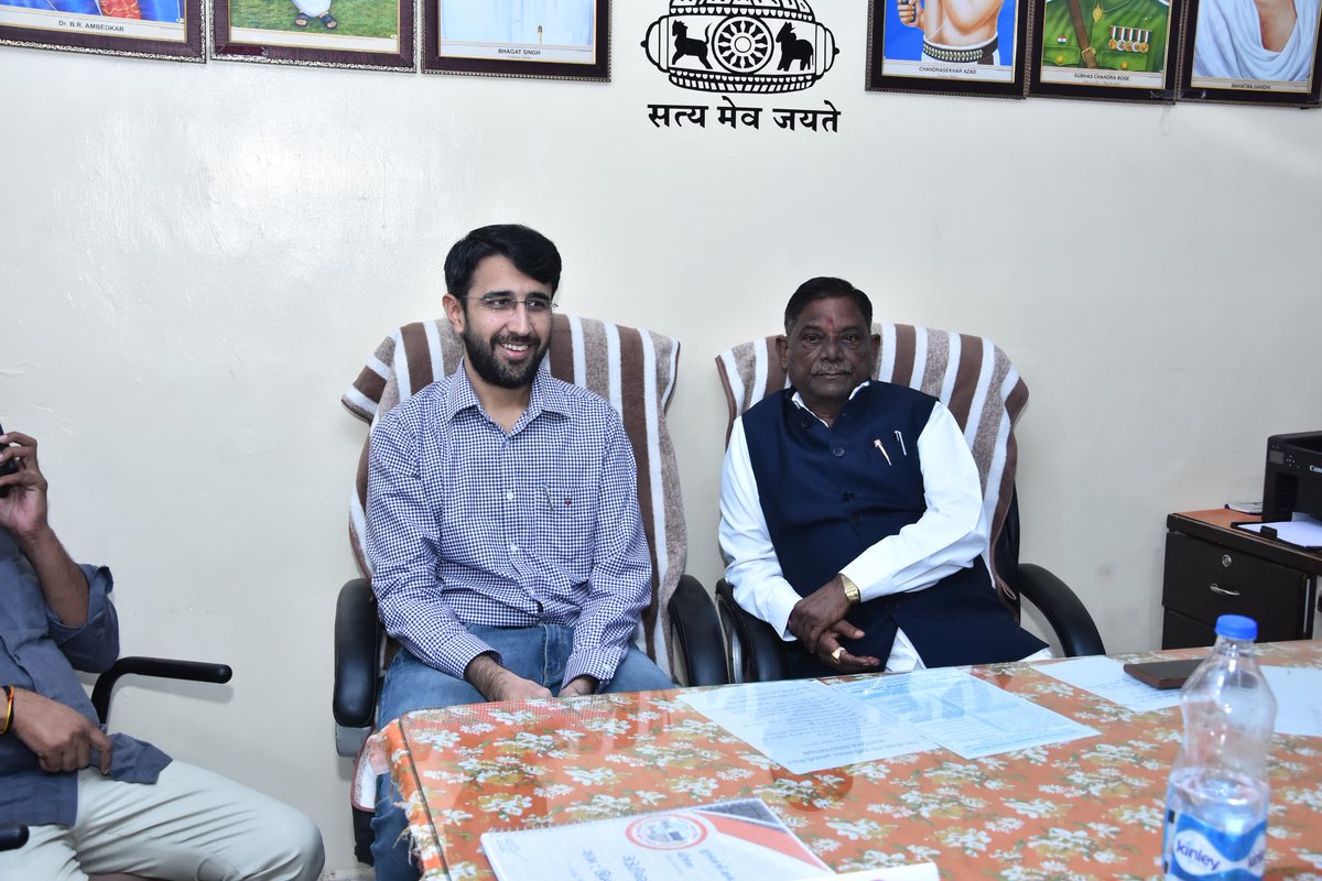 ઉમરાળા ગામે જીલ્લા વિકાસ અધિકારીશ્રી તથા ધારાસભ્ય શ્રી દ્વારા ગ્રામ મુલાકાત સાથે વિકાસ કામો ની મુલાકાત સાથે ગામ લોકો સાથે વાર્તાલાપ #2YearsOfSeva 
<a href="/bhai_arvin52861/">Arvind bhai Bavaliya</a> @TDORANPUR <a href="/KanuR3674/">Kaanu Rathod</a> <a href="/DDOBOTAD/">District Panchayat office Botad</a> <a href="/Collectorbotad/">Collector & DM Botad</a> <a href="/CMOGuj/">CMO Gujarat</a> <a href="/InfoBotadGoG/">Info Botad GoG</a>