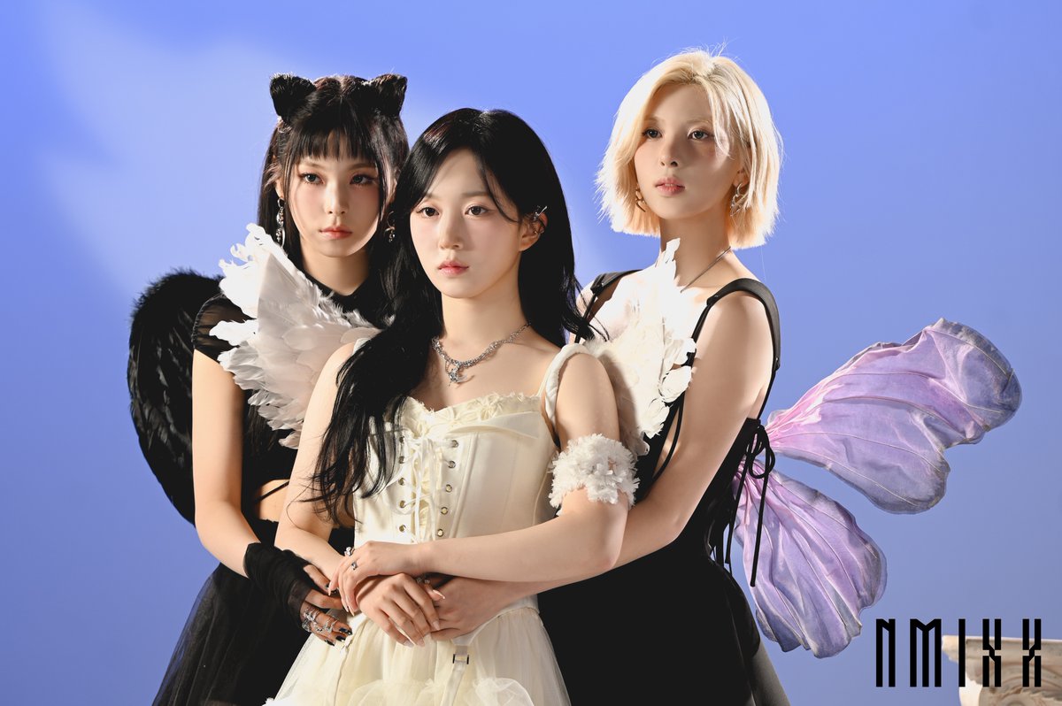 NMIXX_official's tweet photo. [📮] [NMIXX] 2025 Season’s Greetings 촬영 비하인드

https://t.co/TyGPjarXrJ

#NMIXX #엔믹스 https://t.co/6X1X3zumI8