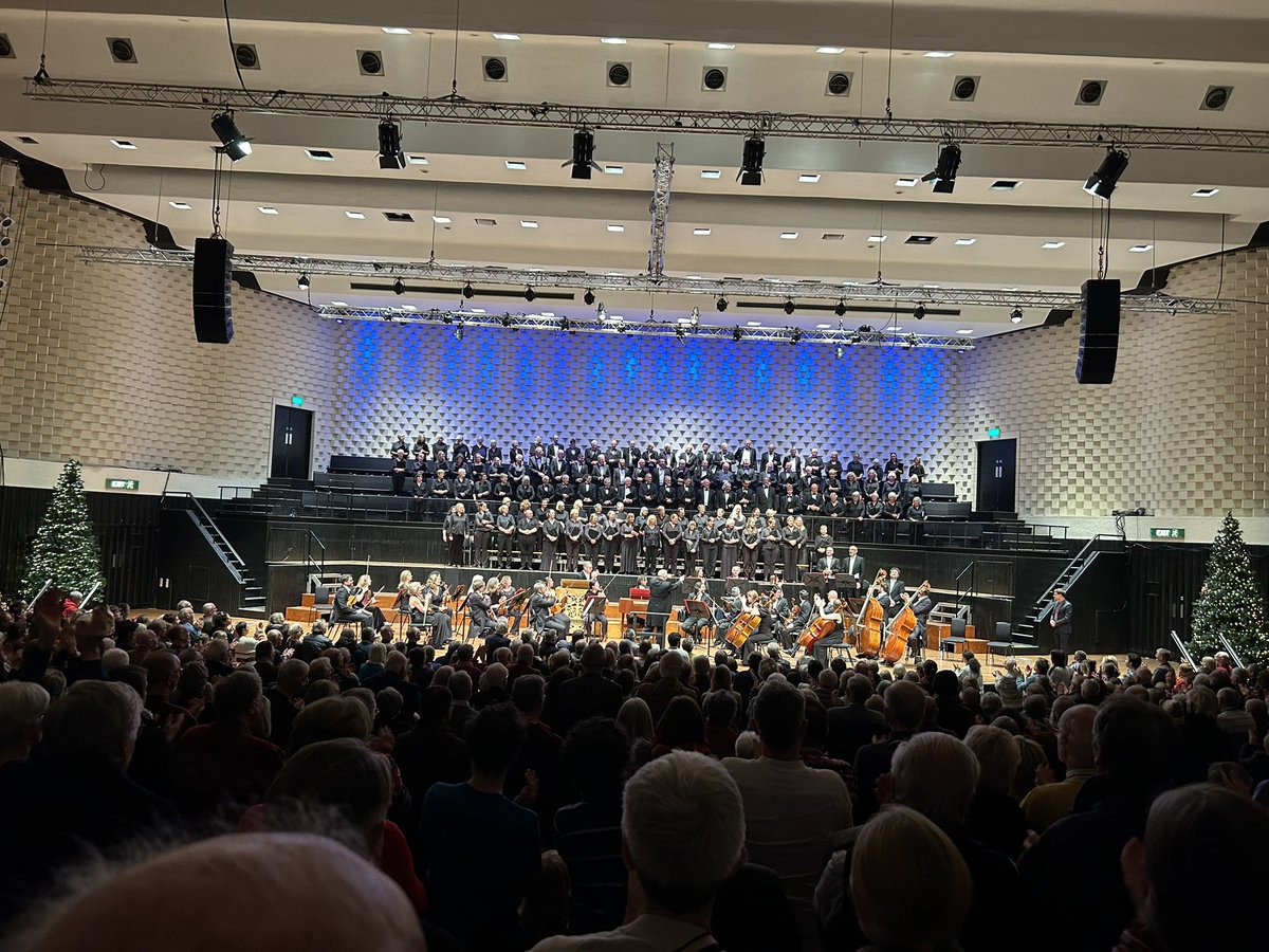 Fabulous night at <a href="/BSOrchestra/">Bournemouth Symphony Orchestra</a> with the ever impressive Bournemouth Symphony Chorus for Handel’s Messiah. Well deserved standing ovation. Feeling ready for Christmas now.