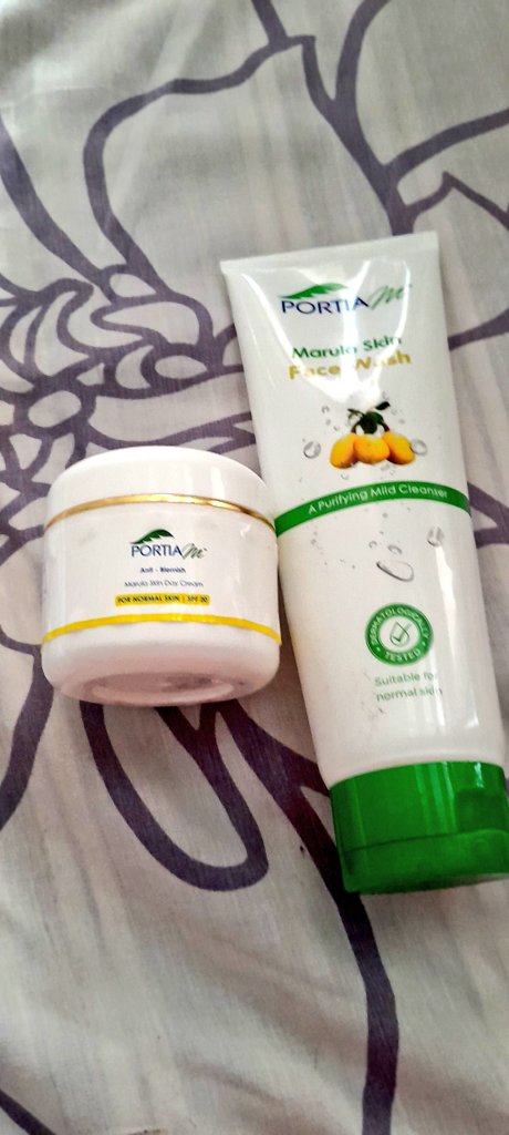 MohaleCodyz's tweet photo. @PortiaM_Skin @duncanmduduzi2 by getting more day cream and tissue oils to protect my skin from the sun , is very hot 🔥 🥵 this December #WinwithPortiaM #SharetheGlow https://t.co/I4gYslu5HE