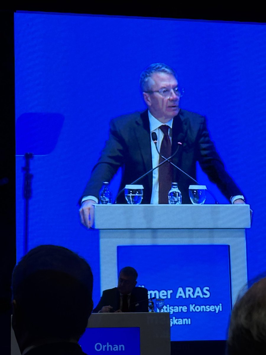 #Tüsiad Yüksek İstişare konseyi Başkanı Ömer Aras “tüm diğer konular arasından orta gelir tuzağından kurtulmak, tedarik zincirinde maliyetin yanısıra güven, enerji politikasına önem vermek öncelikli konularımız” dedi. <a href="/OmerAAras/">Omer Aras</a> <a href="/TUSIAD/">TÜSİAD</a>