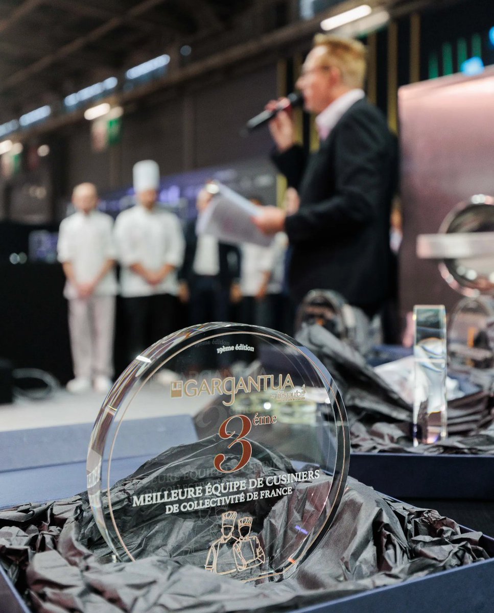 Equiphotelparis's tweet photo. Sortir une assiette parfaitement exécutée relève déjà de la prouesse. Alors, quand il faut en sortir des dizaines, cela devient un véritable exploit ! Organisé par @RESTAU_CO, le concours Gargantua récompense le meilleur de la cuisine collective 👨‍🍳 https://t.co/dumulWfMFS