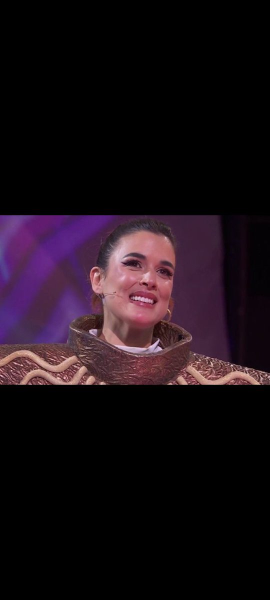 Tylor1169's tweet image. Impresionante lo de Adriana Ugarte, ¡qué sorpresa cuando se quitó la máscara! Literalmente me costó creer que era ella.
#MaskSingerFinal