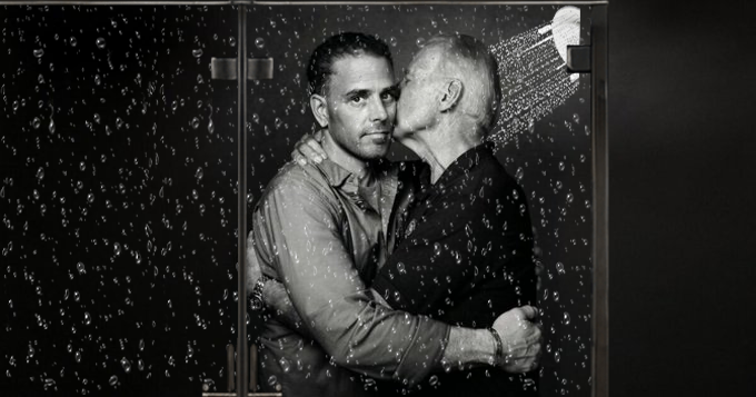 tucksnews's tweet image. Hunter's liberal privilege - Biden says the laptop was fake and then pardoned his son for everything we found on it. Everyone is waking up to the reality that this entire presidency was a lie. gatewayhispanic.com/video/hunters-… #gatewayhispanic