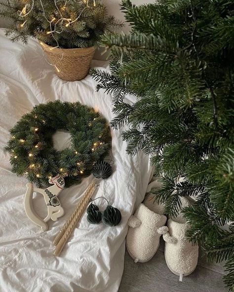 etherealdior's tweet photo. 13 days until christmas! 🎄 https://t.co/3VTca5ksrq