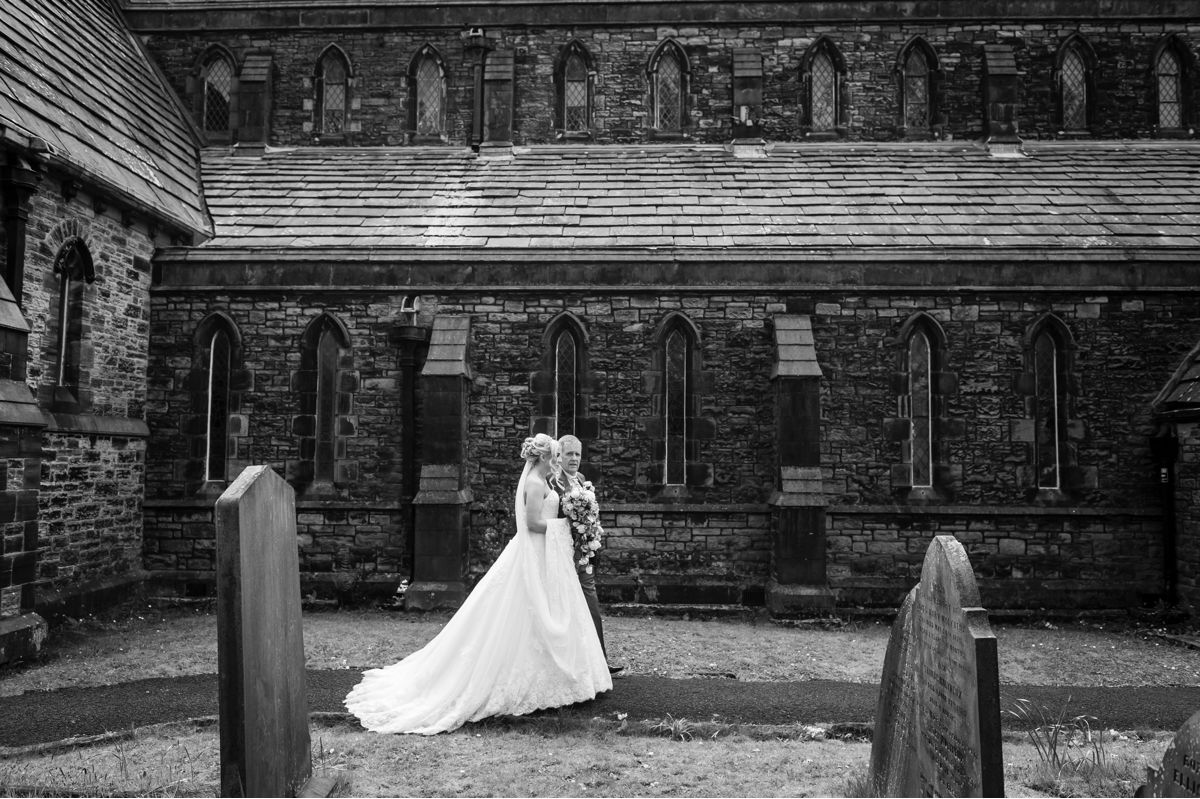 Sometimes I stay behind, sometimes in front.... on this occasion I was on the side lines!  All pre-planned btw! #weddingideas #weddingphoto #weddingphotos #weddinginspo