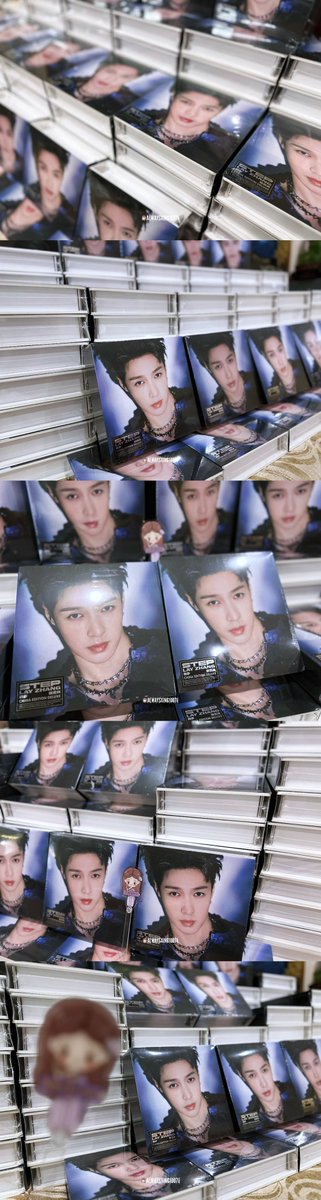 AlwaysXing1007's tweet photo. 【STEP ALBUM】@layzhang CHINA EDITION DELUXE <𝐒𝐓𝐄𝐏> 💽 🇨🇳
ลูกชายสัญชาติจีนถึงไทยเป็นที่เรียบร้อยแล้วค่ะ🛬🇹🇭
บอกเลยว่าลูกชายคนนี้สมบูรณ์ด้วยน้ำหนักที่หนักกว่าพี่น้องทุกคนเตรียมแบกน้องเข้าบ้านนะคะ
💜#อี้ชิง #Yixing #LayZhang #张艺兴 #เลย์จาง #Lay_STEPbySTEP
#AlwaysXing1007 https://t.co/fUsaNdlDRF