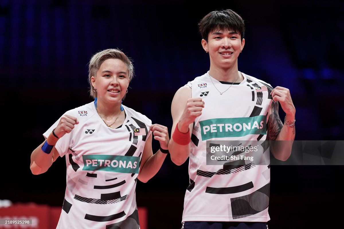 chentohpics's tweet image. into the semifinals!

#BWFWorldTourFinals #WTF2024