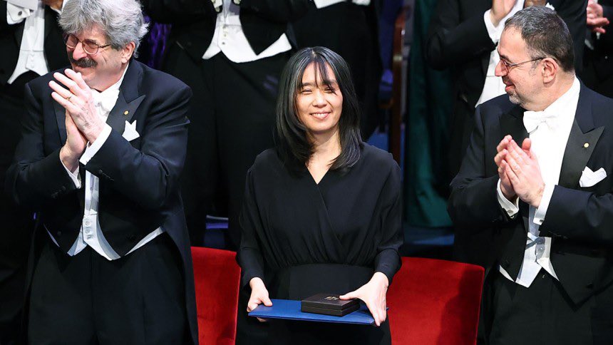 2024년 노벨상 시상식 연회에서 한강 작가가 영어로 발표한 수상 소감의 우리말 원문을 문학동네에 보내오셨습니다. 수상 소감 전문을 여러분께 보내드립니다. bit.ly/4gtj2cM

“어렸을 때부터 궁금했습니다. 우리는 왜 태어났는지. 왜 고통과 사랑이 존재하는지. 그것들은 수천 년 동안