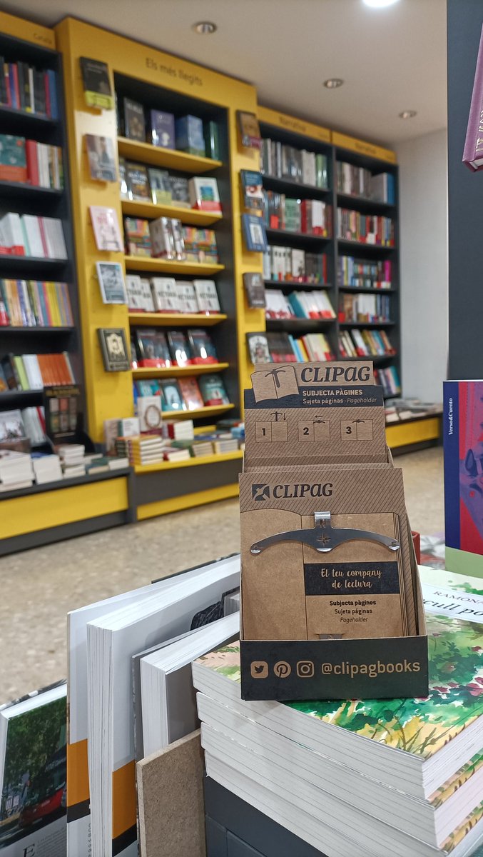 clipagbooks's tweet image. A la llibreria @atenea_drac el #Clipag ha arribat! Ben còmode entre centenars de llibres, a punt per a ser #elteucompanydelectura #subjectapagines #puntdellibre #productelocal #elpratdellobregat #baixLlobregat
