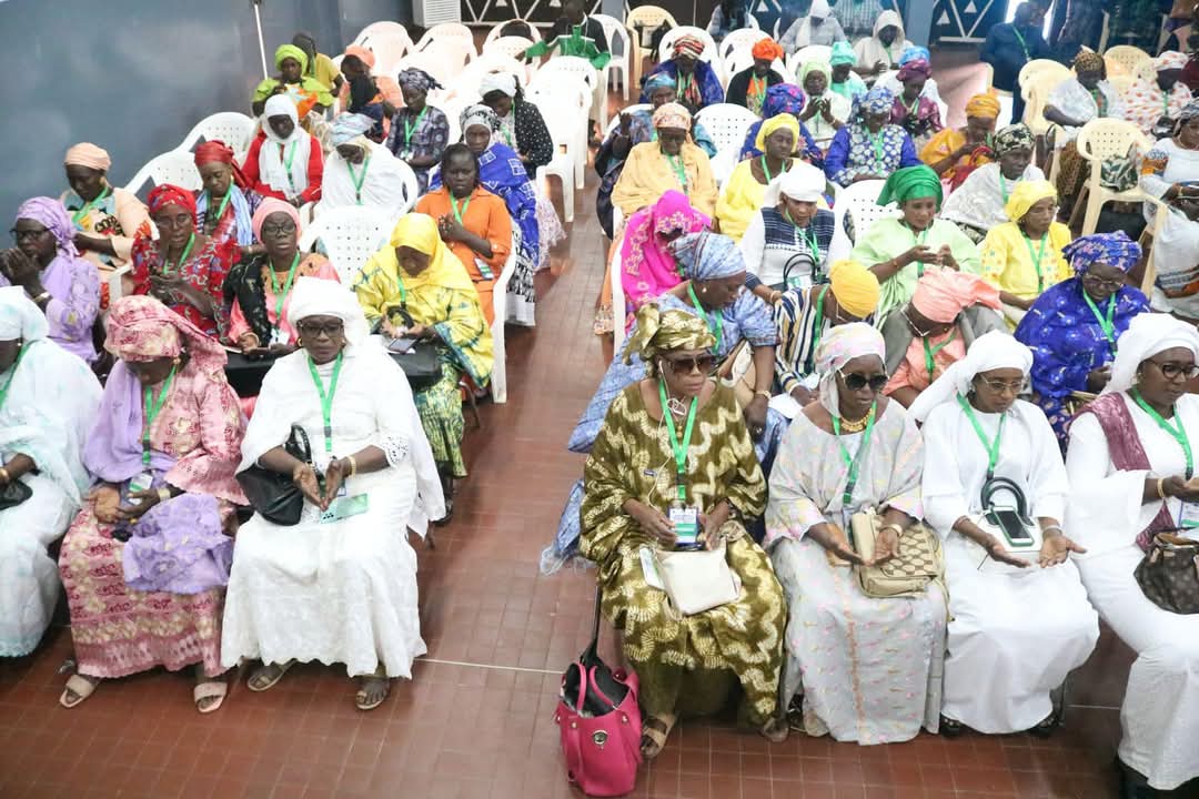 Dans le cadre de mise en ouvre de la Campagne #Stand4HerLandSN,le collège des Femmes du <a href="/Cncr_Senegal/">CNCR Sénégal: https://cncr.org/</a> est à Ziguinchor pour le forum de sensibilisation sur l'autonomisation des femmes rurales et la résilience aux changements climatiques.