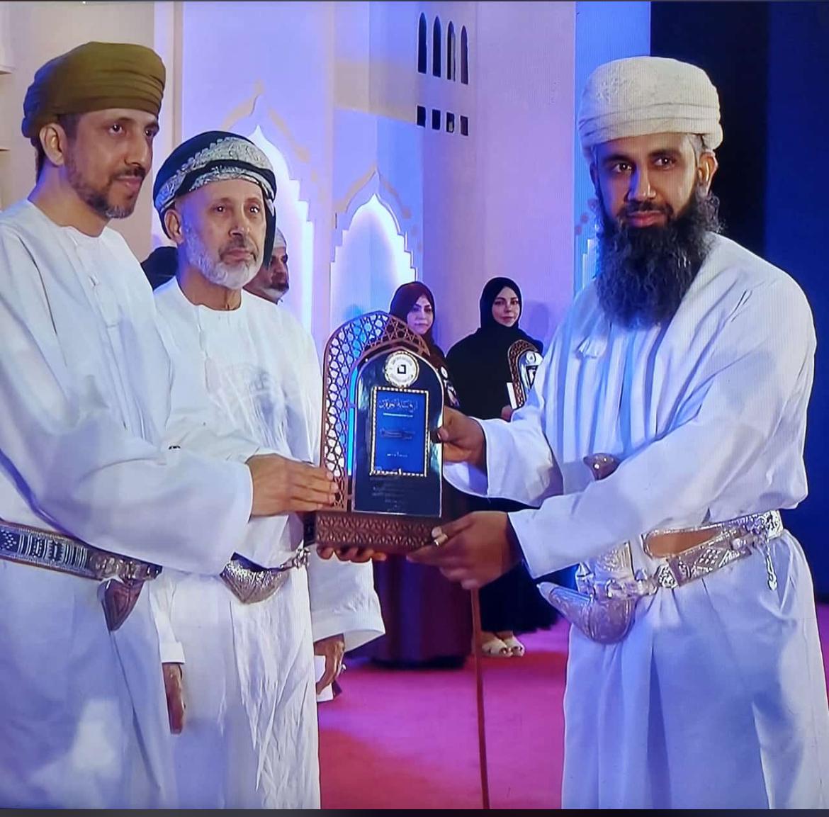 alhwqyn's tweet photo. الإعلان عن فوز كتاب (تاريخ نيابة الحوقين) بجائزة الجمعية العمانية للكتاب والأدباء للإبداع الأدبي والمنجز الثقافي في الدورة 14 في فرع الدراسات التاريخية.
أفضل اصدار في الدراسات التاريخية. https://t.co/0pxHs7Q25G