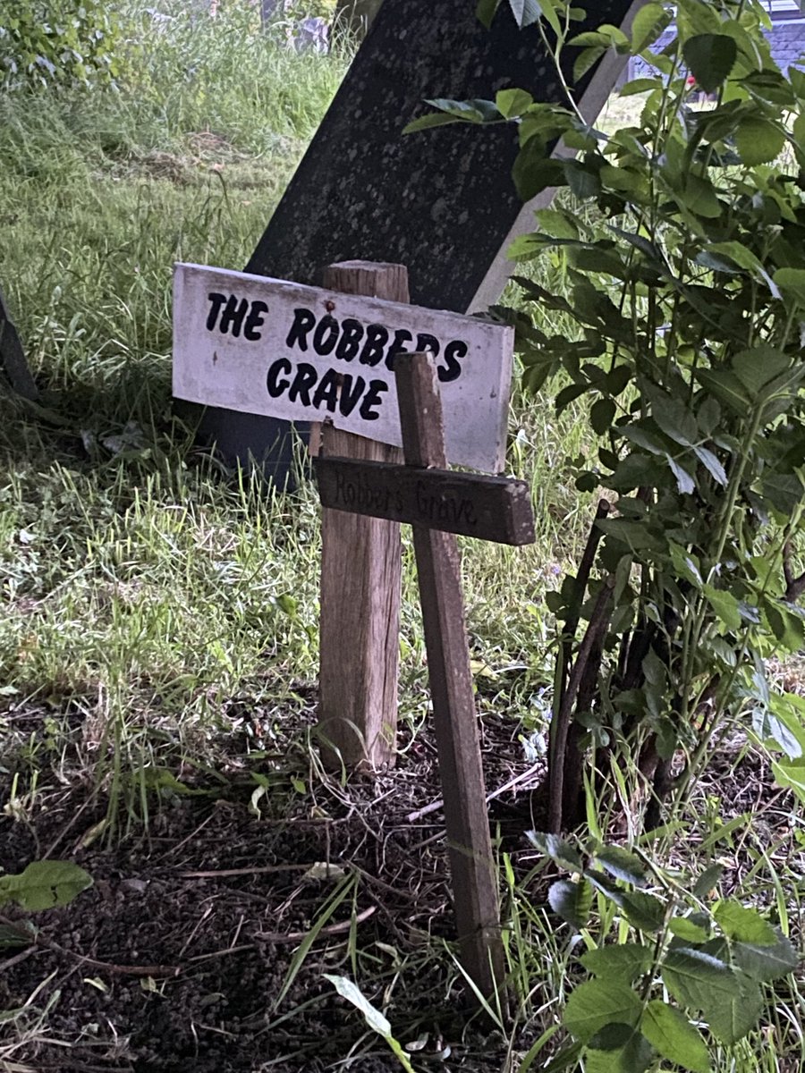 Storytelling Advent calendar day 12 

The Robbers Grave 

Earlier in the year I had the pleasure
Of speaking with <a href="/delythbadder/">Dr Delyth Badder</a> at <a href="/montylitfest/">Monty Lit Fest</a> where we visited a grave where the grass never grows . A creepy tale that you can find below 
<a href="/calonbooks/">calonbooks</a> 
podcasts.apple.com/gb/podcast/tim…