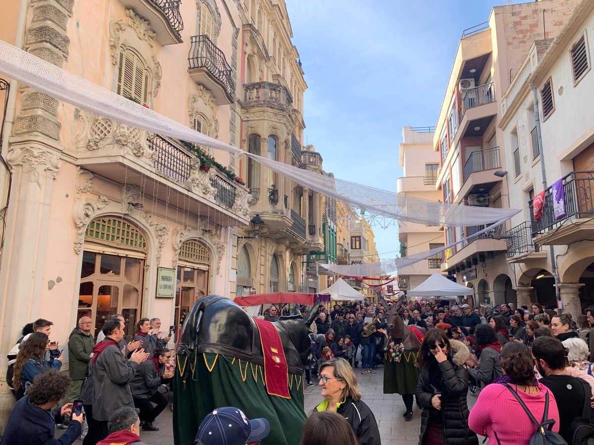 📣Més de 50 parades participaran al mercat nadalenc de la Fira de Santa Llúcia aquest proper cap de setmana del 14 i 15 de desembre l’Arboç.

arbocenc.cat/noticia/ca/762…

#AjuntamentlArboç #nadal #LArboç #Santallucia #BaixPenedès #informació