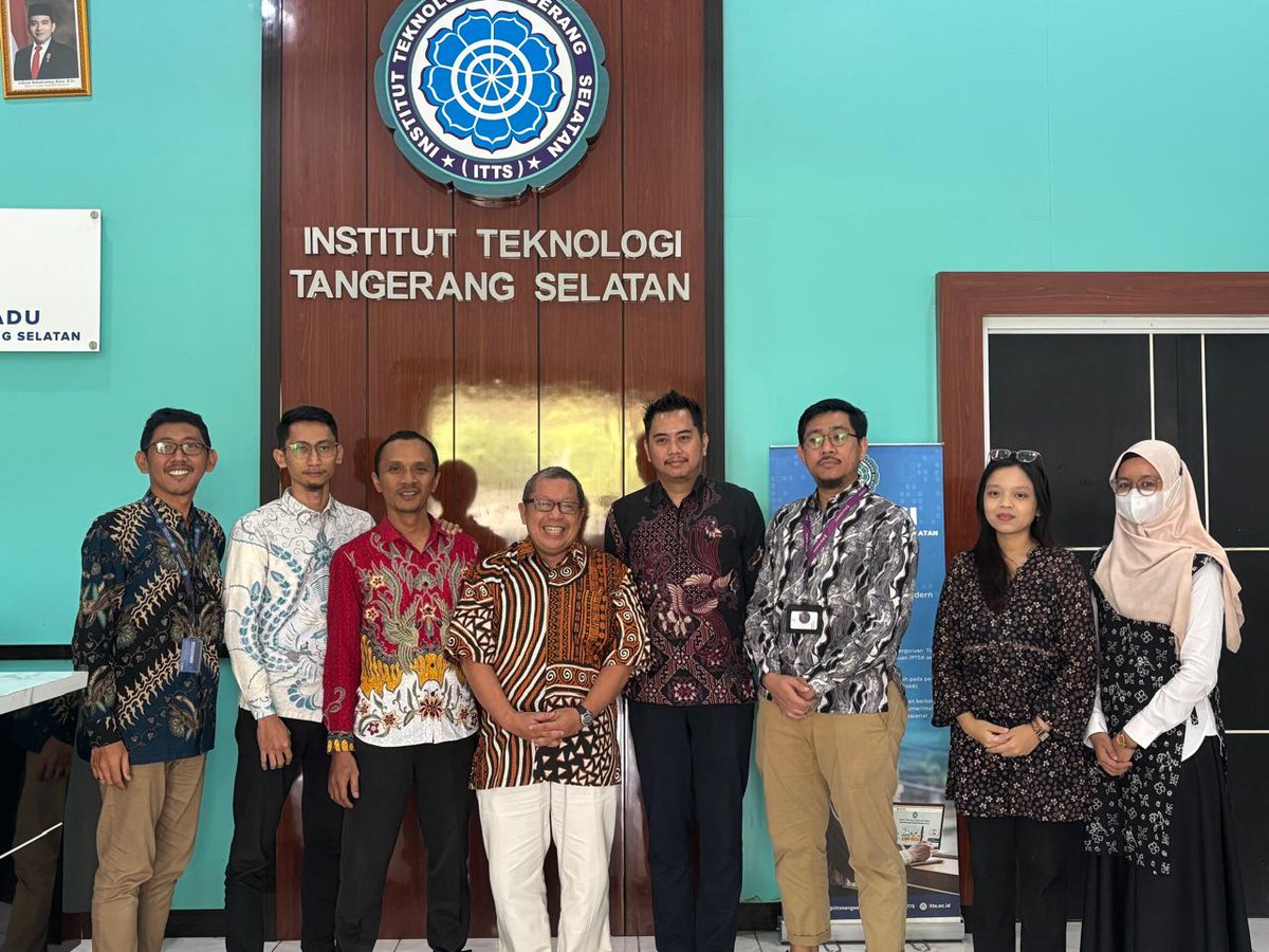 Terima kasih, Bapak <a href="/onnowpurbo/">Onno W. Purbo</a> dan rekan-rekan Institut Teknologi Tangerang Selatan, mudah-mudahan menjadi awal kerjasama yang bermanfaat untuk masyarakat Indonesia 👏