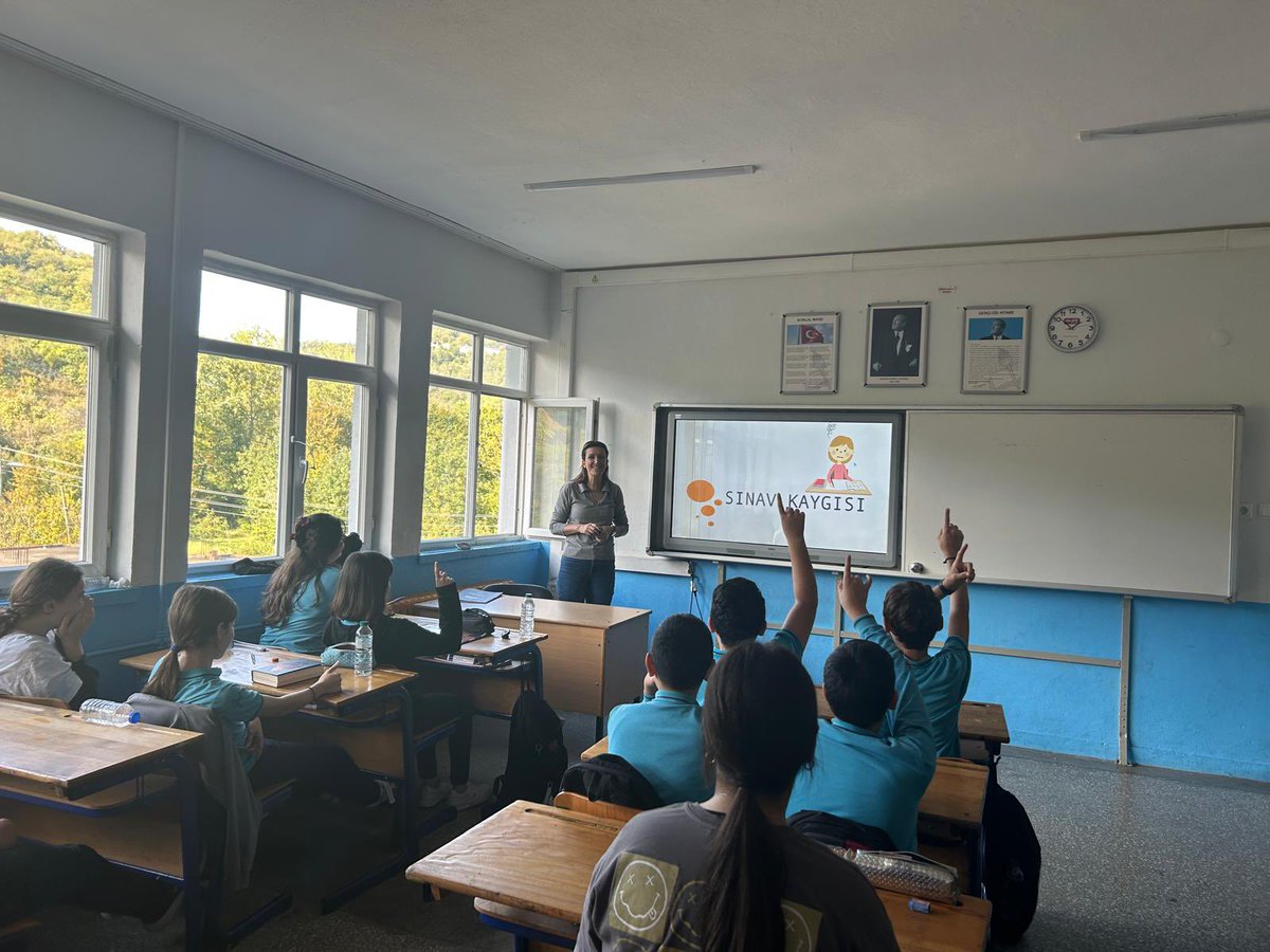 Okulumuz öğrencilerine ilimizde  gerçekleştirilen “Güçlü Bağlar Okul Veli İşbirliği Projesi” kapsamında “Ailem dizisi” izletilerek ardından konu ile ilgili “Sınav Kaygısı” semineri verildi…