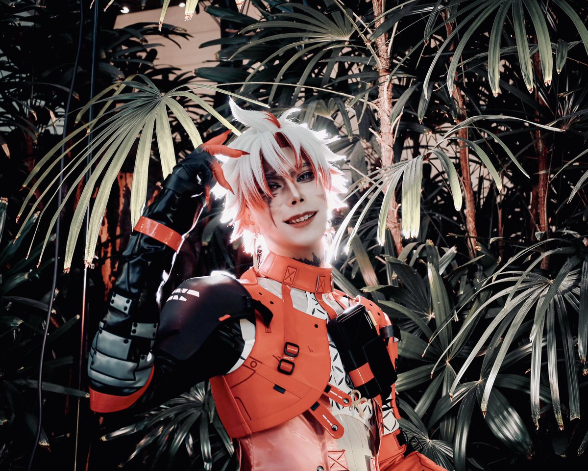 🍙

『  그렇다면 . . 이 검은 양이 네가 말한 것처럼 쉽게 무너져 내릴 사람인지 확인해 보라고 !  』

#명조 #WutheringWaves #鸣潮 #스카 #伤痕 #スカー #Scar #Cosplay