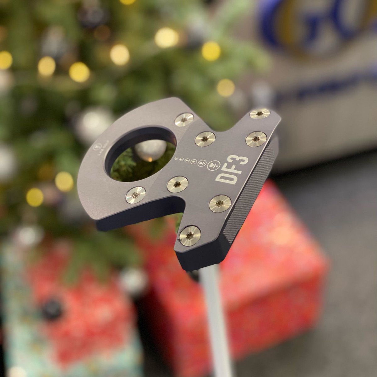 LBrotherhoodPGA's tweet image. Custom LAB DF3 putter delivered for one happy member! 🎁 @oltongolfclub #labgolf #putter