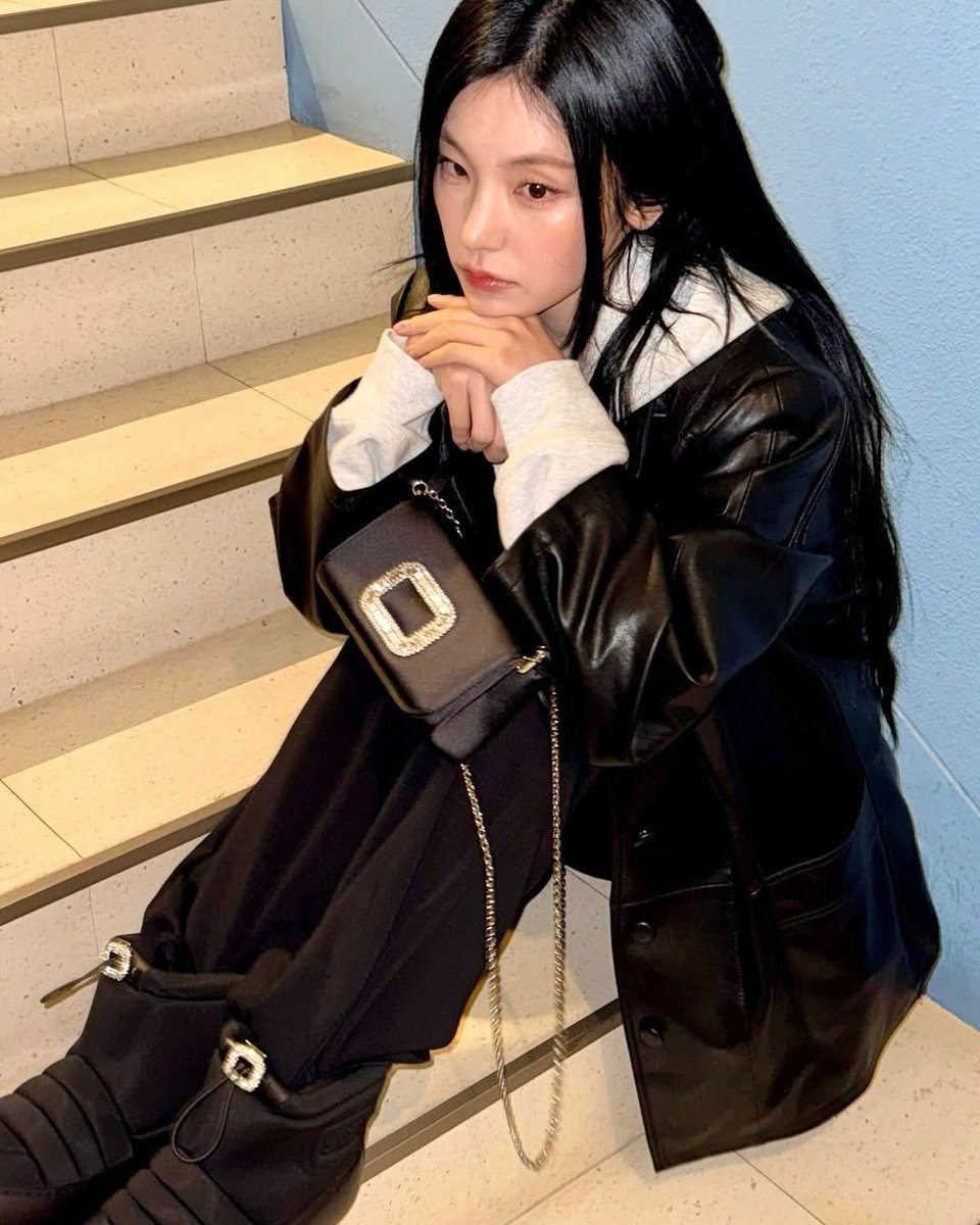 yejinnoom's tweet photo. Winter with roger vivier❄️
#Yeji #Rogerviver
@rogervivier https://t.co/dFdCDLibQq