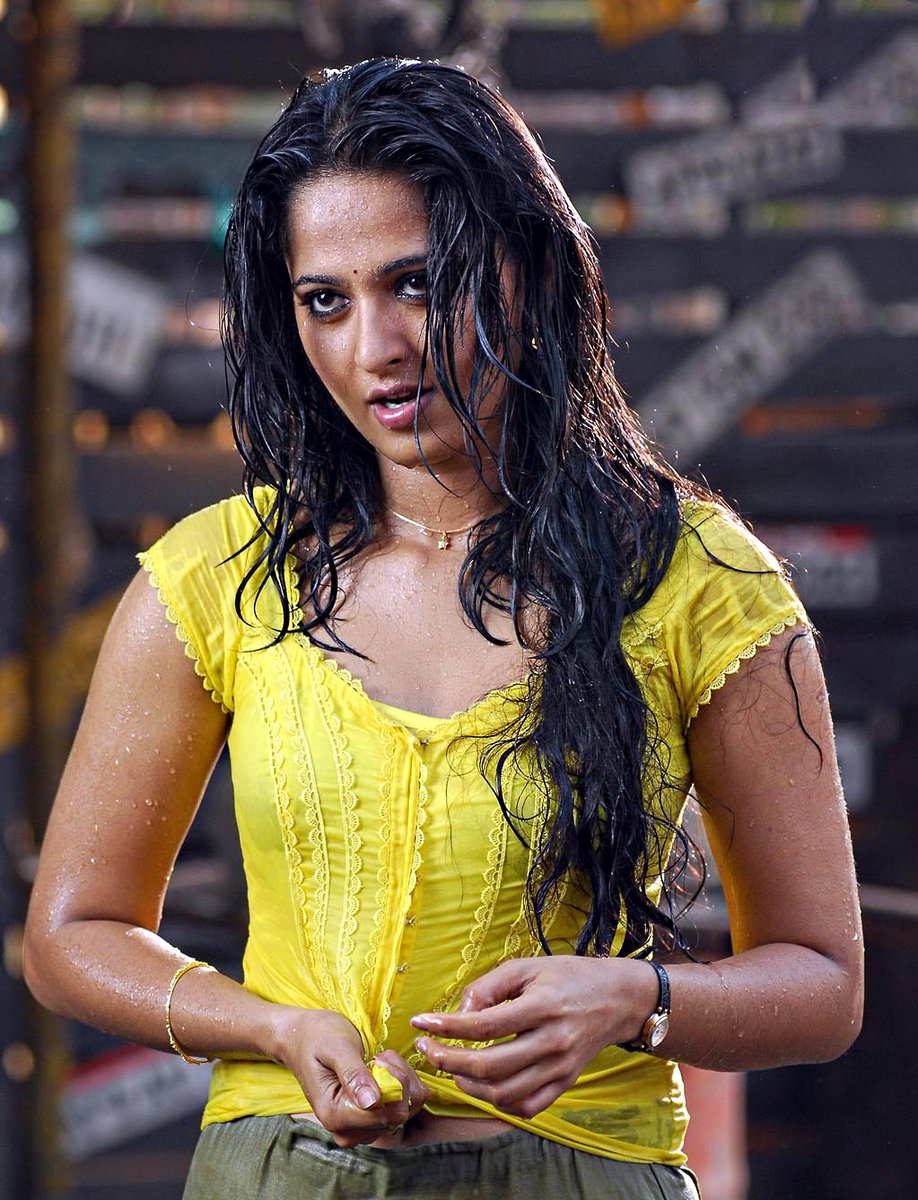 Jonathaopp's tweet photo. Godess in yellow 💛 https://t.co/nl1VoVNOxy