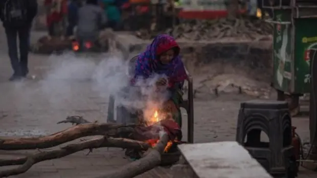 DDNewslive's tweet photo. #Delhi records season's coldest morning; #Ayanagar records 3.8°C

Cold wave conditions were observed at isolated places in Delhi, including Ayanagar and #Pusa, where temperatures dropped to 3.8 and 3.2 degrees Celsius, respectively. https://t.co/SBlJuJqvps