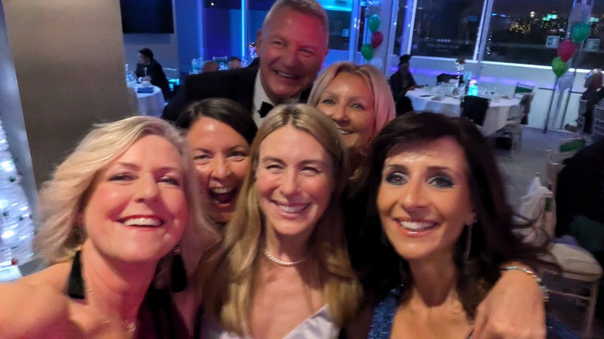 EpsomCollegeUK's tweet photo. 🎄✨ A magical evening with the Friends of Epsom College Community at the Christmas Ball on Epsom Downs! Delicious food, festive cheer, and dancing under twinkling lights made it a perfect celebration of the season. 🥂💃🎶 #FestiveFun #EpsomCollege #ChristmasBall https://t.co/KHFCCth0il