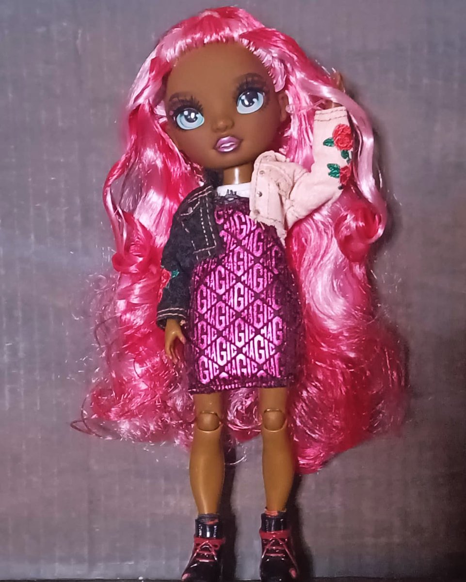 VeronicaStorm98's tweet photo. So, I finally unboxed Daria, and she is gorgeous!π€π
#rainbowhigh #shadowhigh #mga #dolls #dariaroselyn #rainbowhighseries3 #scarletrose #shadowhighseries3 #rainbowhighdoll #rainbowhighdolls #shadowhighdoll #shadowhighdolls #dollreview #dollphotography #restyle #dollrestyle https://t.co/jUYV87hALR