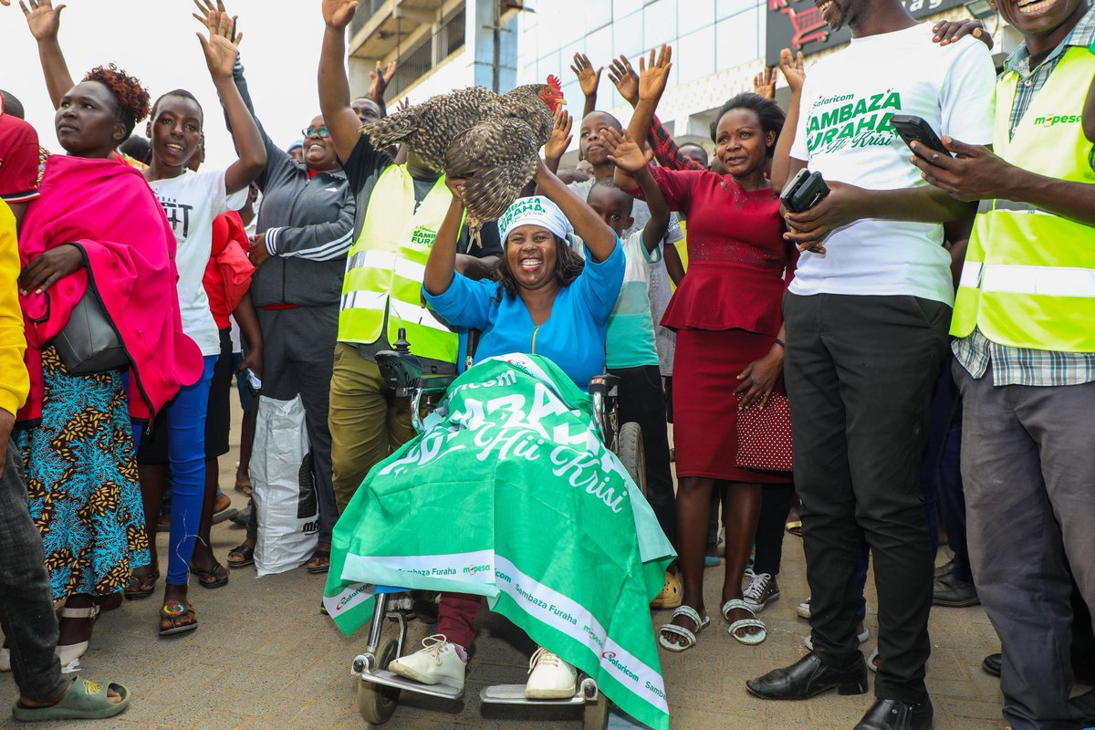 Eddy2pac's tweet photo. Leo Jamhuri Day, #SambazaFurahaNaSafaricom caravan wako uku Coast region spreading  cheer. I love @SafaricomPLC because of their minutes. Huwa Zina help alot  kuongea na fahm wako mbali.@MutugiJr @gem_zippy join this Convo 
@SafaricomPLC https://t.co/afOc7ZI9lo