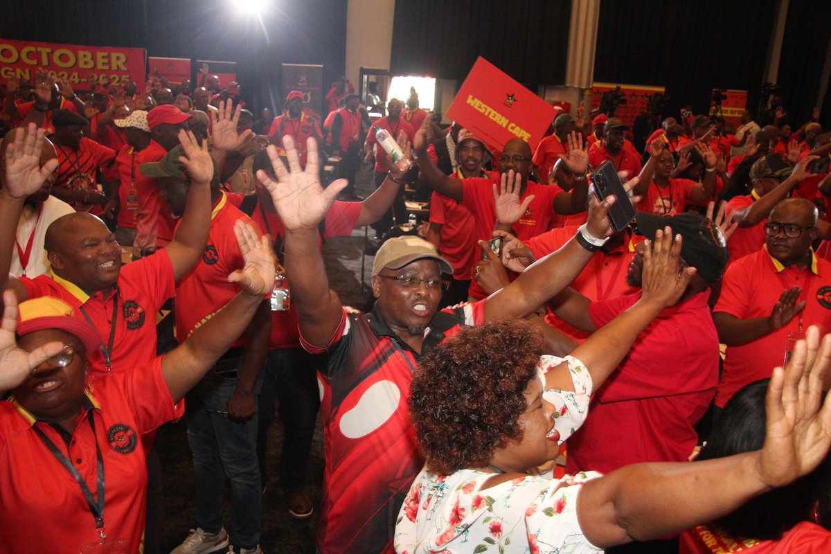 SACP1921's tweet photo. Day 2: Delegates singing revolutionary songs during the 5th National Special Congress.
#5thNationalSpecialCongress
#5NSC
#SACP https://t.co/P3o1C0aIAB
