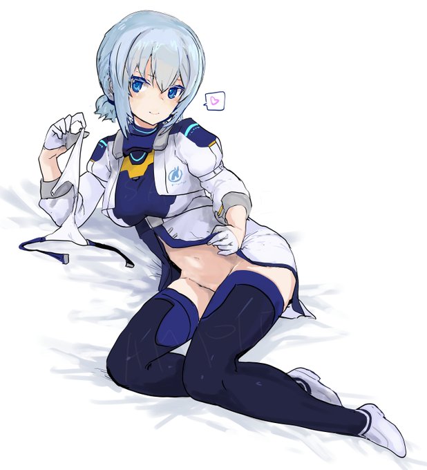 1年後でも元気そうなニーナが見られるなんて…
しかもすぐ脱いで致せる装備とは恐れ入るっす… 