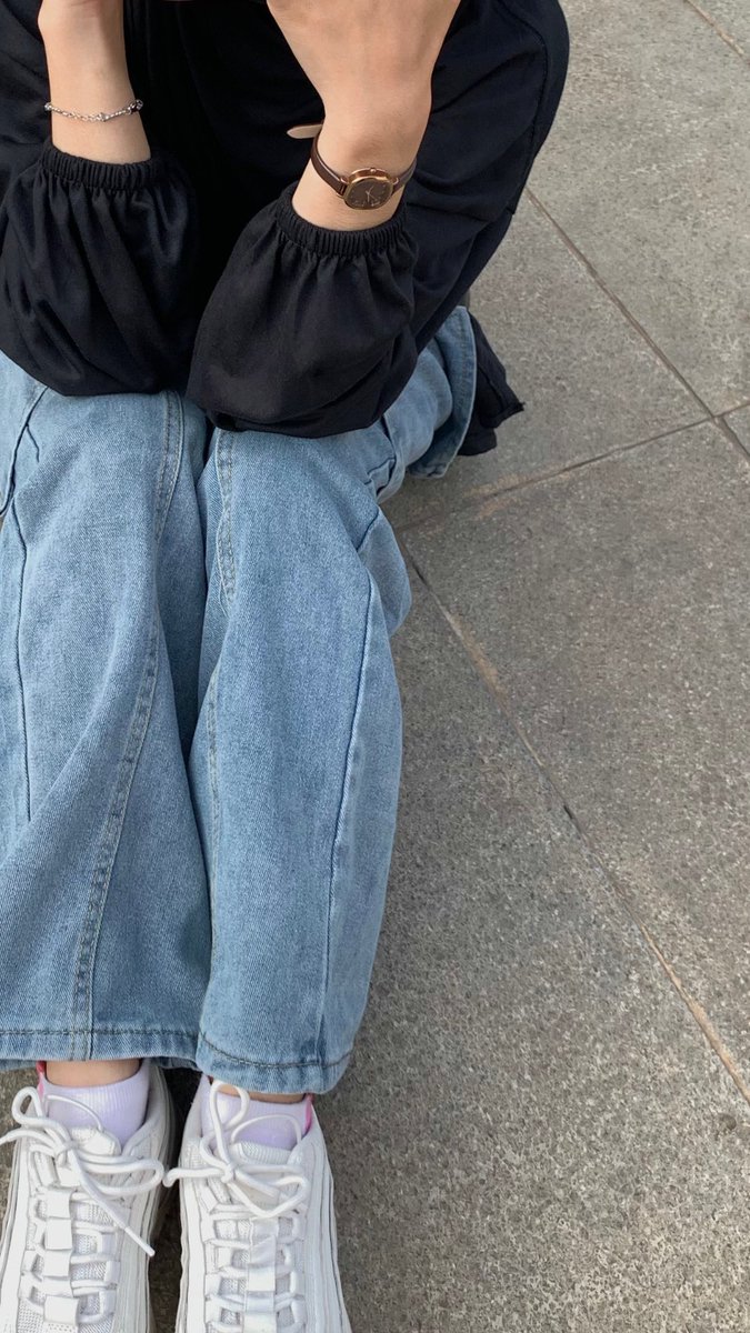 1leikooo's tweet photo. 🧷baju kaos 30ribuan : https://t.co/EJuy9gdE9S nyaman dan oversizeeee
🧷cargo jeans : https://t.co/W5lqhchiaF setuju bgt kan warnanya cakep?! 
🧷jam tangan : https://t.co/TcvcgEvm1G kecil dan estetik! ternyata warnanya juga match sama semu outfittt! https://t.co/eSJC9GwH6g