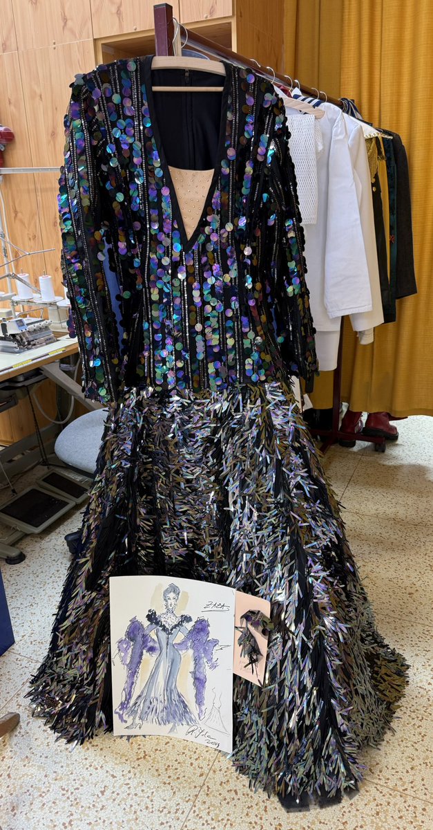 retroturistika's tweet photo. Měl jsem tu čest vytvořit kostým pro divadlo JK Tyla v Plzni na muzikál Klec bláznů dle návrhu R. Šolce /Stardance 2024/ pro roli Zaza v podání L. Olšovského #divadlo #muzikal #plzen #djkt #cesko #art https://t.co/vPi7fO2sOW