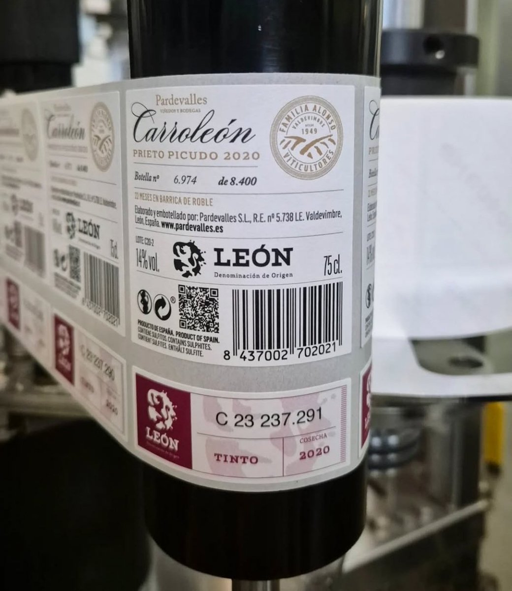 💬 En el etiquetado cuidamos cada detalle, para que las botellas lleguen en perfecto estado a nuestros clientes.
.
.
#pardevalles #prietopicudo #albarin #doleon #vinodeleon #bodegapardevalles #leonesp #valdevimbre #enoturismo #enologia #turismoleon #turismo #turisleon