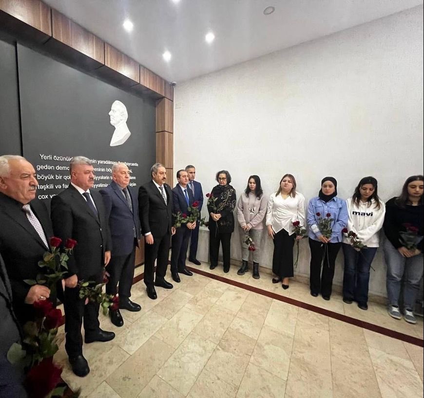 abmagovaz's tweet photo. Ümummilli Lider Heydər Əliyevin Anım Günü ilə bağlı ABMA-da tədbir keçirilib
#ABMA #AnımGünü https://t.co/hNYt2wc8Rs