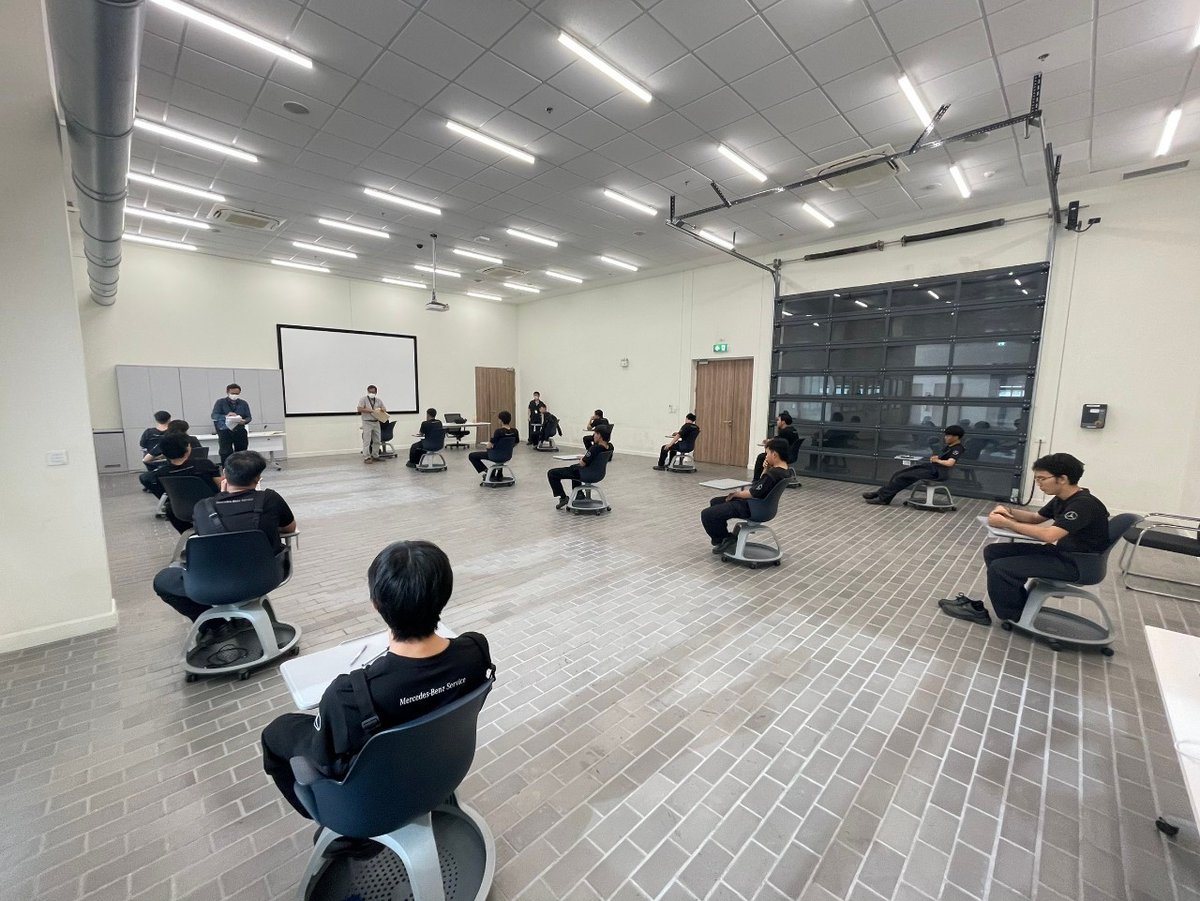 GermanThaiChamb's tweet photo. Supporting skills development, #GTDEE organised #PAL final examination - theoretical & practical parts in automotive mechatronics based on 🇩🇪 #DVET principles, for apprentices of @MercedesBenz 🇹🇭 Apprenticeship Programme batch 2023 from #DBC, #SPTC & https://t.co/LO5pBuzPfn. https://t.co/QTTfozGJbd