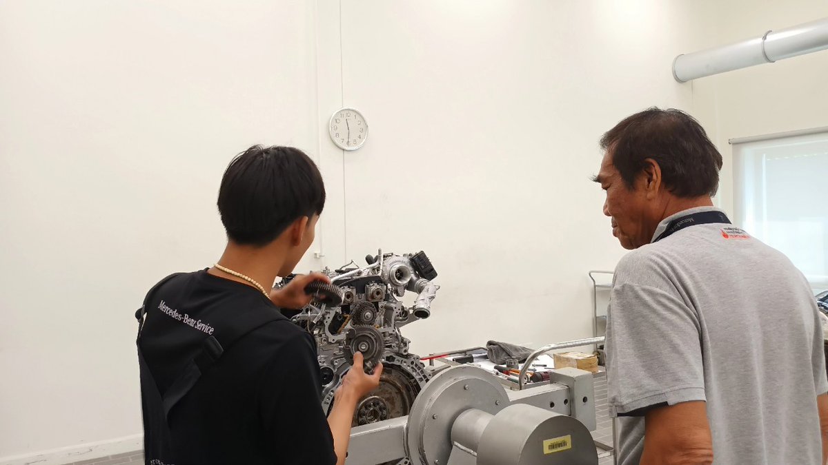 GermanThaiChamb's tweet photo. Supporting skills development, #GTDEE organised #PAL final examination - theoretical & practical parts in automotive mechatronics based on 🇩🇪 #DVET principles, for apprentices of @MercedesBenz 🇹🇭 Apprenticeship Programme batch 2023 from #DBC, #SPTC & https://t.co/LO5pBuzPfn. https://t.co/QTTfozGJbd
