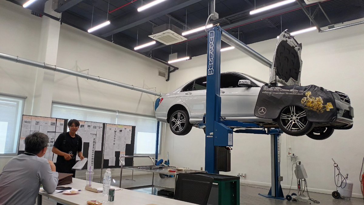 GermanThaiChamb's tweet photo. Supporting skills development, #GTDEE organised #PAL final examination - theoretical & practical parts in automotive mechatronics based on 🇩🇪 #DVET principles, for apprentices of @MercedesBenz 🇹🇭 Apprenticeship Programme batch 2023 from #DBC, #SPTC & https://t.co/LO5pBuzPfn. https://t.co/QTTfozGJbd