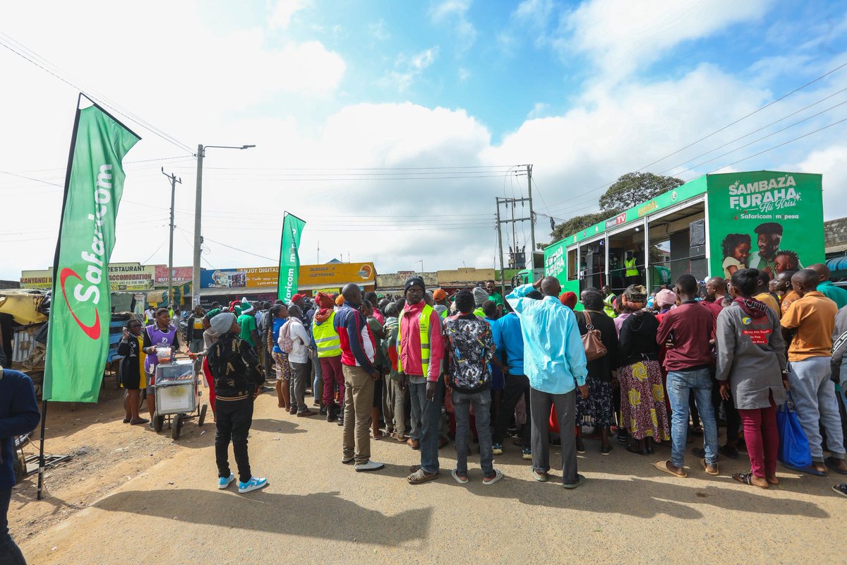 Niaje wakuu, 
On this Jamhuri day Safaricom caravan iko Coast region spreading cheer. I like the way <a href="/SafaricomPLC/">Safaricom PLC</a> uwa wanakam through kwa bundles zao safi safi because zinatusaidia sana as students kusoma.
<a href="/_MMarley/">MWENDA</a> <a href="/1ts_petr/">Petar Browns</a> join the conversation using #SambazaFurahaNaSafaricom
