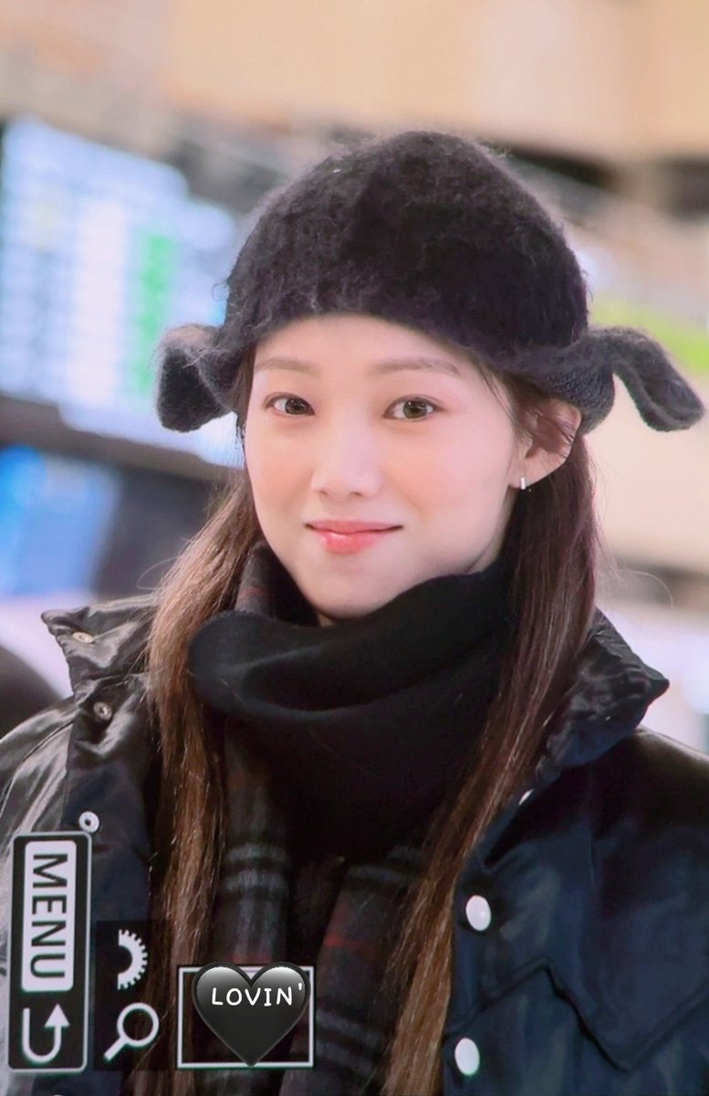 She looks so happy and super Pretty2 

#LeeSungKyung