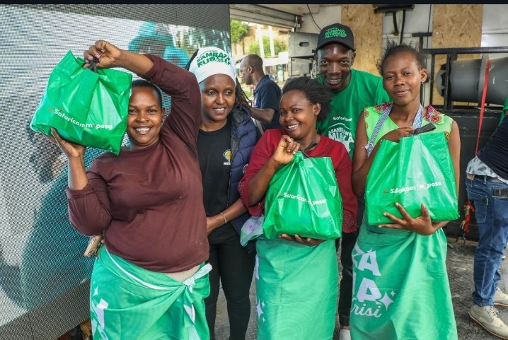 ayodo1993's tweet photo. Jamhuri day is here and @SafaricomPLC  caravan is in the Coast region spreading cheers @sagao_snr @ednah1993
 Join in the conversation #SambazaFurahaNaSafaricom  @SafaricomPLC has this Fuliza service that comes fast when you need to pay some urgent bills but Mpesa balance is low. https://t.co/Z9ixCXsJBM
