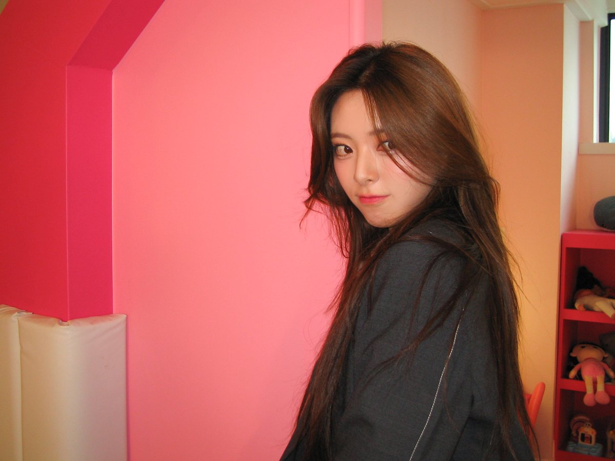 아 ITZY 뭐야 진짜 (positive)
여걸5의 활약은 다음주에도 𝙩𝙤 𝙗𝙚 𝙘𝙤𝙣𝙩𝙞𝙣𝙪𝙚𝙙⋰˚☆

#ITZY #MIDZY <a href="/ITZYofficial/">ITZY</a>
#ITZZZ #ITㅋㅋㅋ