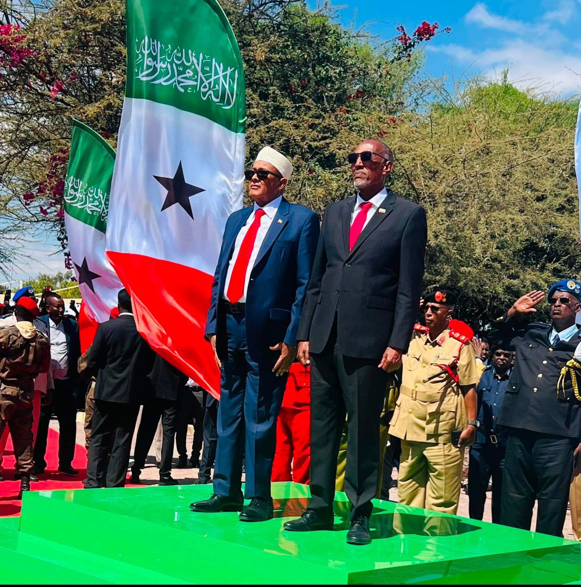 Yaska74750972's tweet photo. No badbaada qaran no vilada kasoobax no tikniko madaxtooyada lala fadhiistay just vote and peaceful transition! Masha Allah congrats 🫡✊❤️@ridgulle 👏 https://t.co/K2D6lZ1W3L