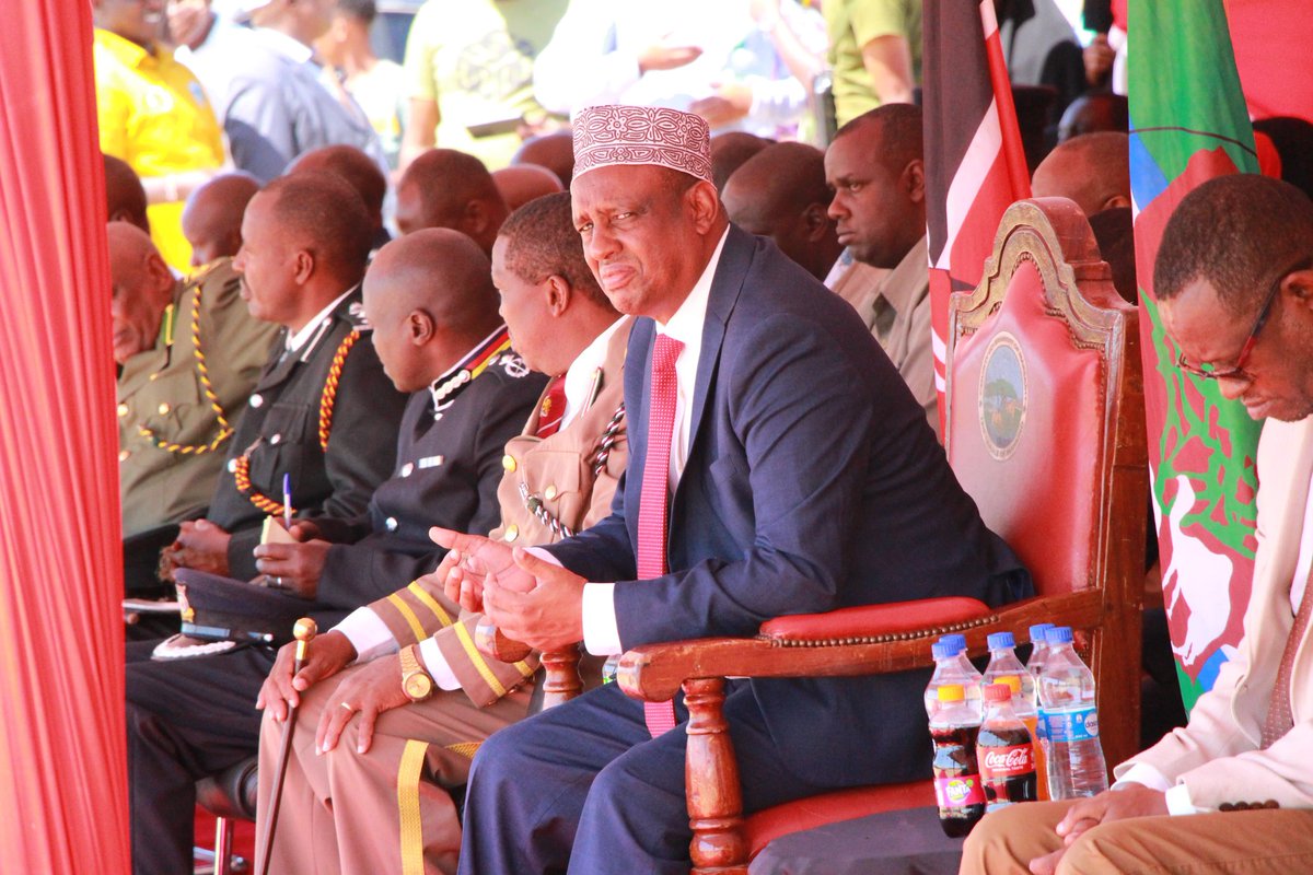 BiftuFm's tweet photo. Gavana wa Marsabit @GovMohamudAli akiwaongoza wanaMarsabit katika sherehe za maadhimisho ya 61 ya siku kuu ya Jamuhuri katika uwanja wa shule ya msingi ya Moyale Township.

Wakazi wa Moyale na wa mbali wamemiminika uwanjani humo kuhudhuria sherehe hizo. https://t.co/ZbSXPKNyHM