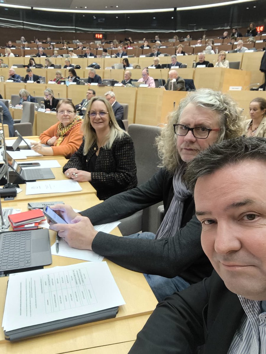 C'est parti pour cette séance plénière avec nos élu.es !

Mobilité solidaire, vœu Fret, sujets industriels et défense de l'enseignement public tous ces sujets que nous porterons à suivre ici :

youtube.com/live/6-CCv-ZoG…

#DIRECTHDF