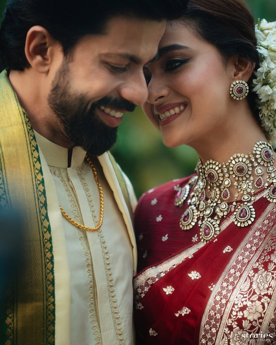 Trends Keerthy (@trendskeerthy) on Twitter photo Cheers to the beautiful couple and their new adventure together ❤️✨
Wishing you all the happiness Queen <a href="/KeerthyOfficial/">Keerthy Suresh</a> 👑
#ForTheLoveOfNYKE
#KAWedding #KeerthySuresh Cheers to the beautiful couple and their new adventure together ❤️✨
Wishing you all the happiness Queen <a href="/KeerthyOfficial/">Keerthy Suresh</a> 👑
#ForTheLoveOfNYKE
#KAWedding #KeerthySuresh